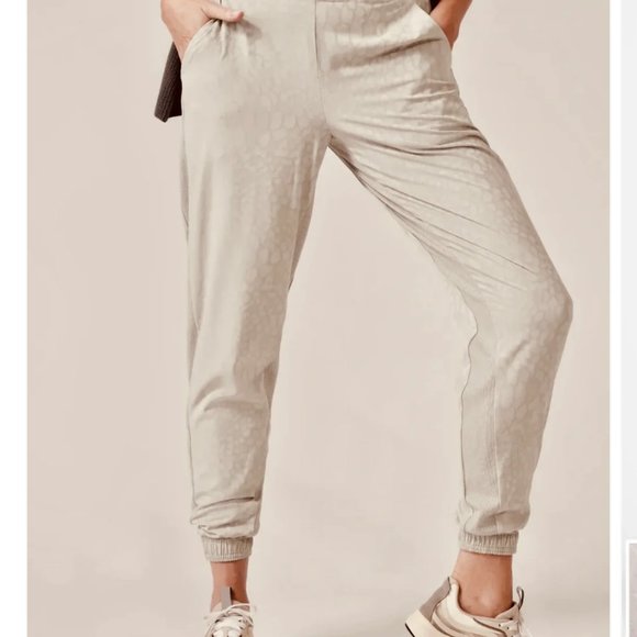 Athleta Pants - Athleta Tan Brooklyn Textured Jogger. Sz 4.